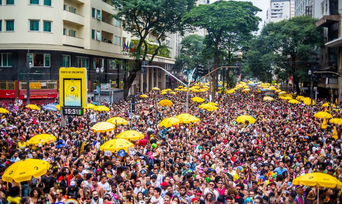 Blocos De SP Cancelam Carnaval E Ambev ABEV3 Se Manifesta