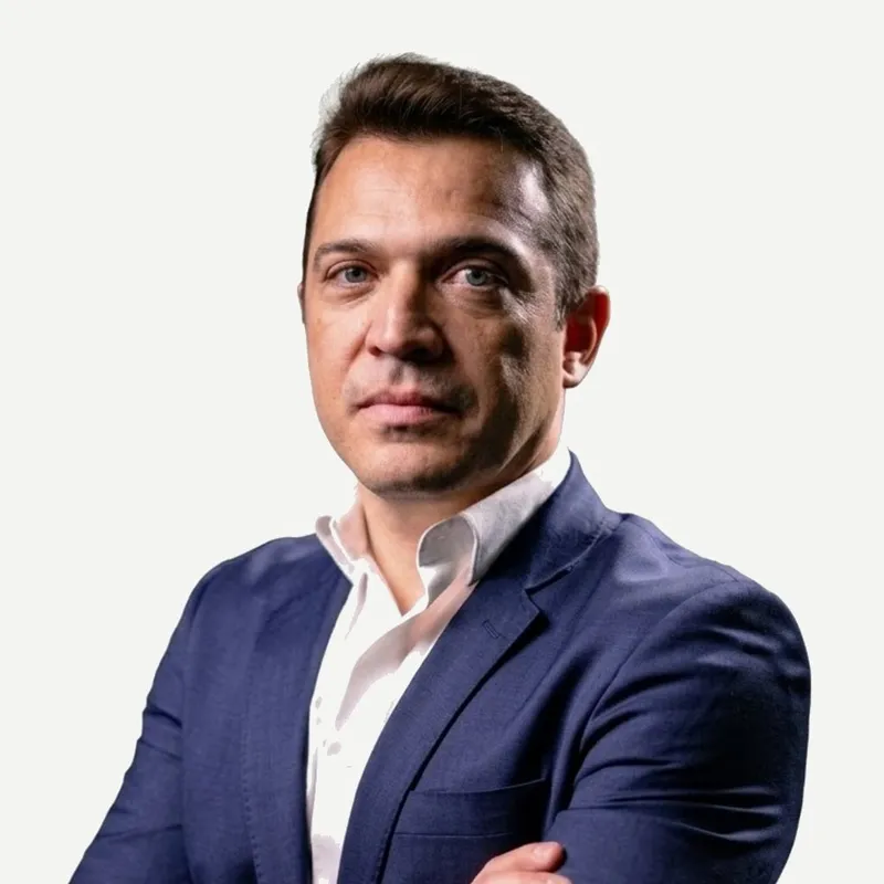 Roberto Costa Pereira, Legal & Contracts Specialist