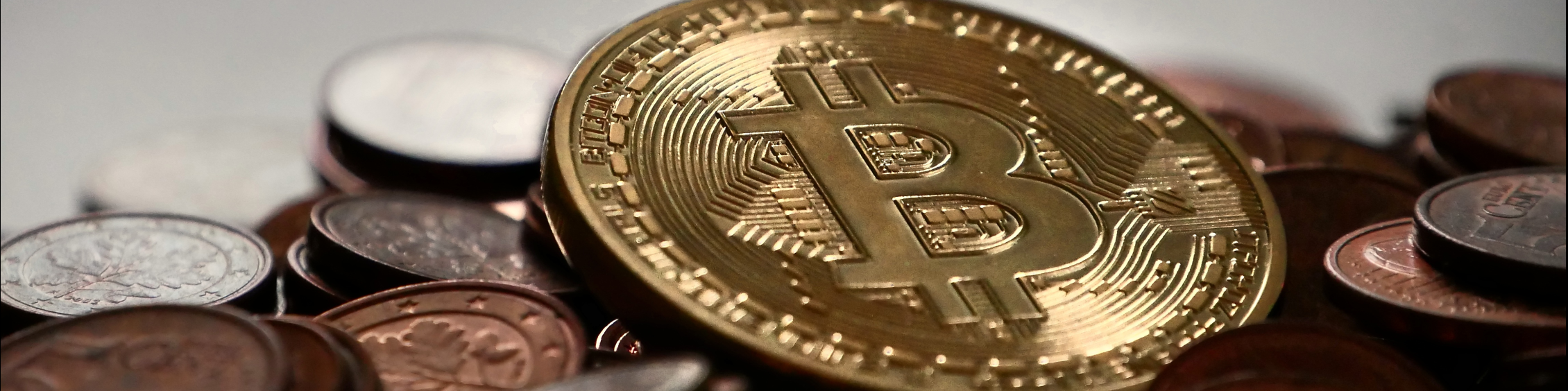 Bitcoin se mantém acima de US00 após baixa em agosto