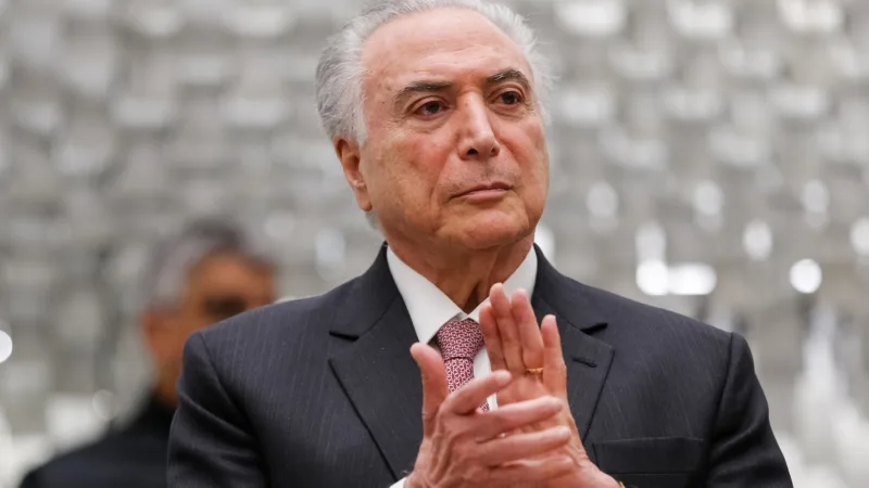 Temer volta atrás e não reajustará salário de servidores em 2019