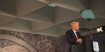 Trump congela salários de servidores públicos em 2019