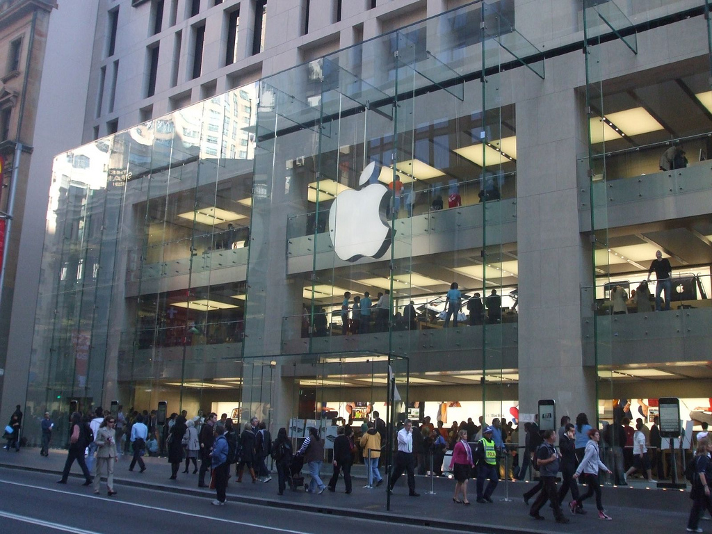 Apple bate recorde após anunciar que irá lançar novos produtos