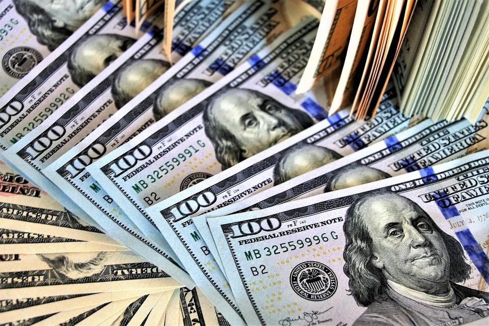 Dólar encerra em queda de 0,79%, cotado em R$ 4,3012