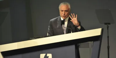 Temer volta atrás e reajustará salário de servidores em 2019