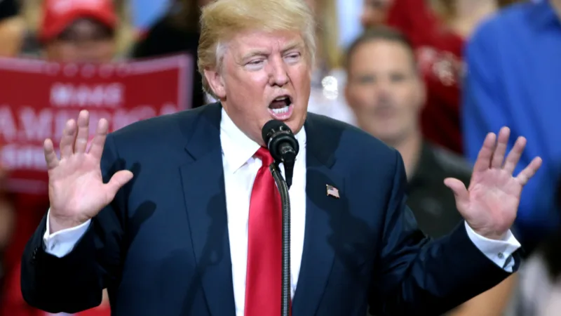 Ex-advogado de Donald Trump assume culpa de mentir ao Congresso