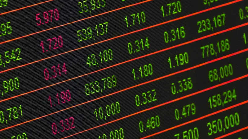 Ibovespa se afasta de mal humor externo e fecha com alta de 1,95%