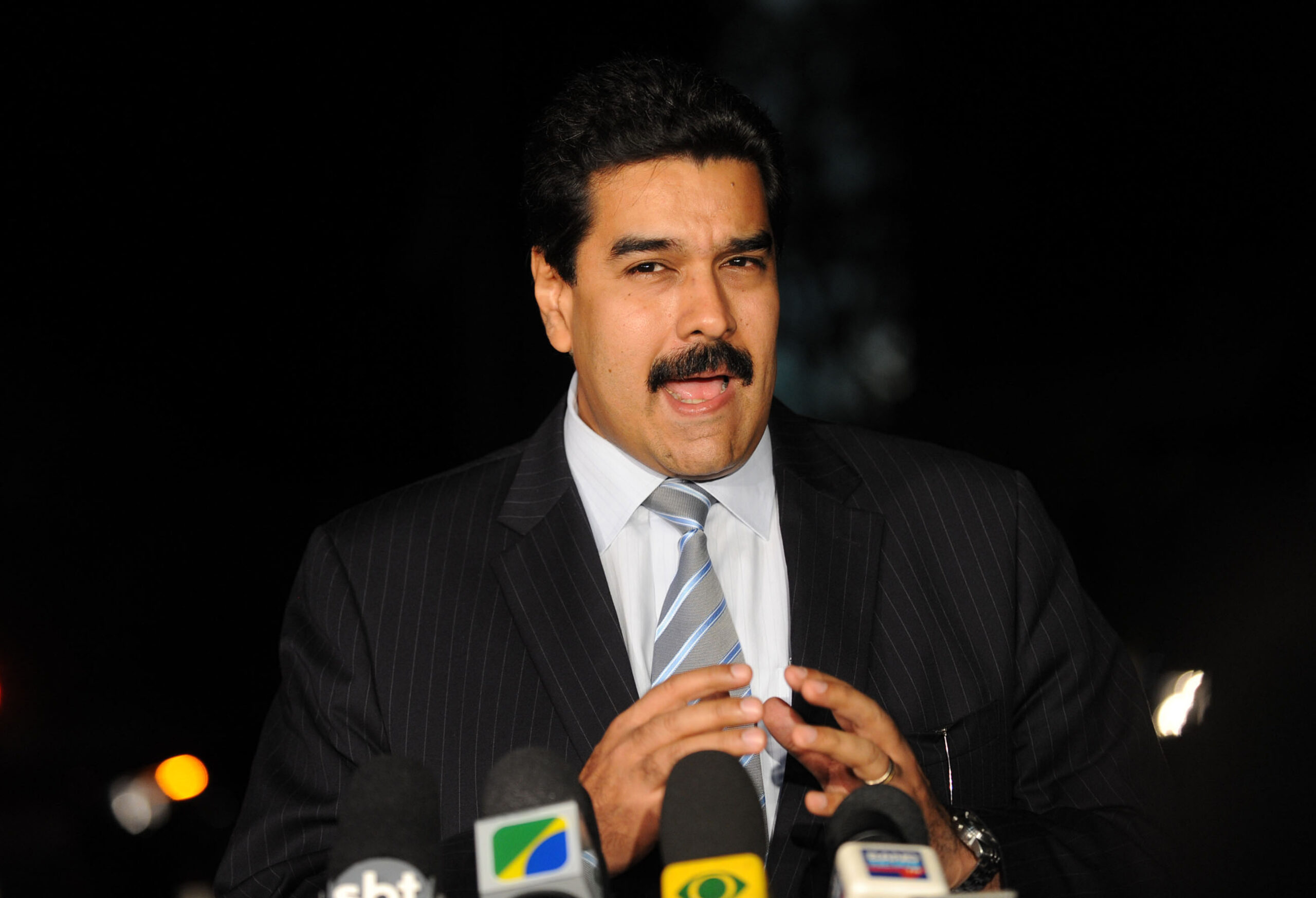 Maduro fecha a fronteira com o Brasil