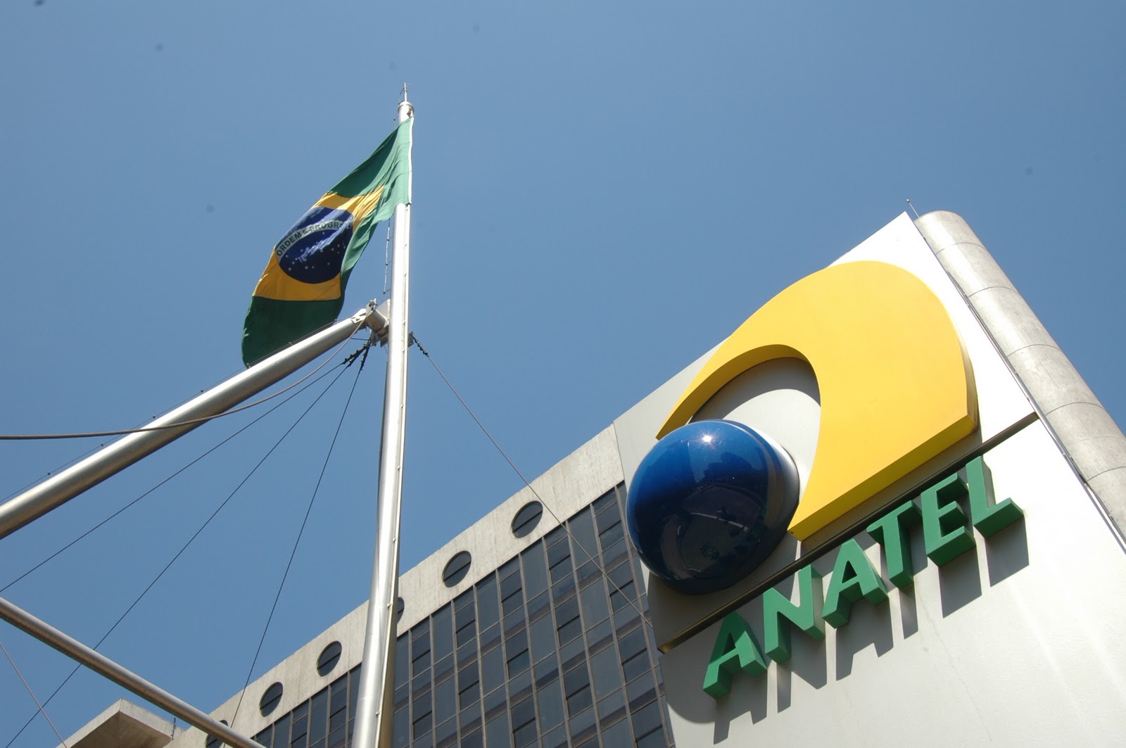 Anatel irá retomar análise de fusão entre AT&T e Warner no dia 5 de setembro