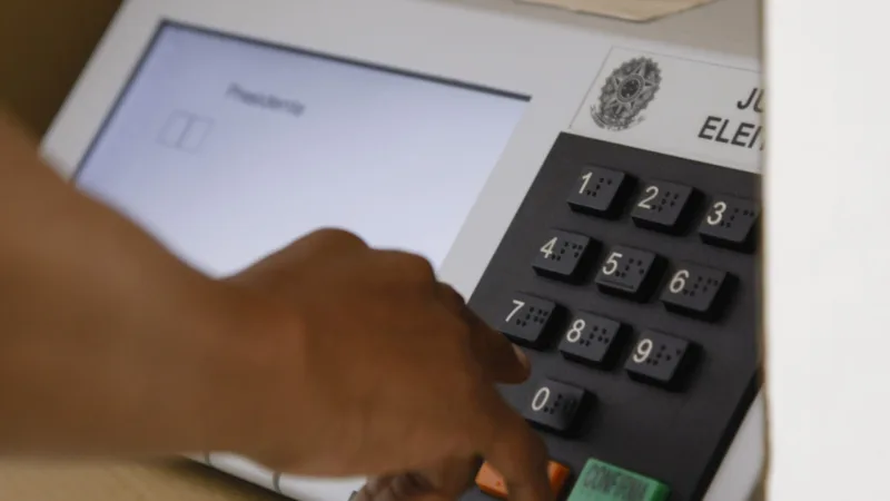 Resumo da terça-feira em política e negócios: Ibope suspenso, fechamento do capital da Multiplus