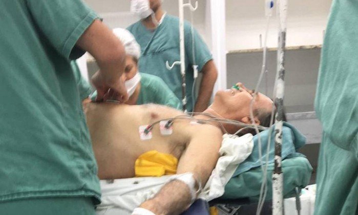 Jair Bolsonaro é operado após ser alvo de facada em MG