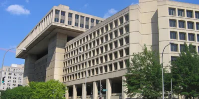 Brasileiro é extraditado para os EUA pelo FBI, acusado de roubar US$ 750 mil