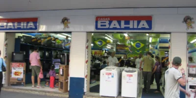 Dólar que pressiona Magazine Luiza não preocupa Via Varejo