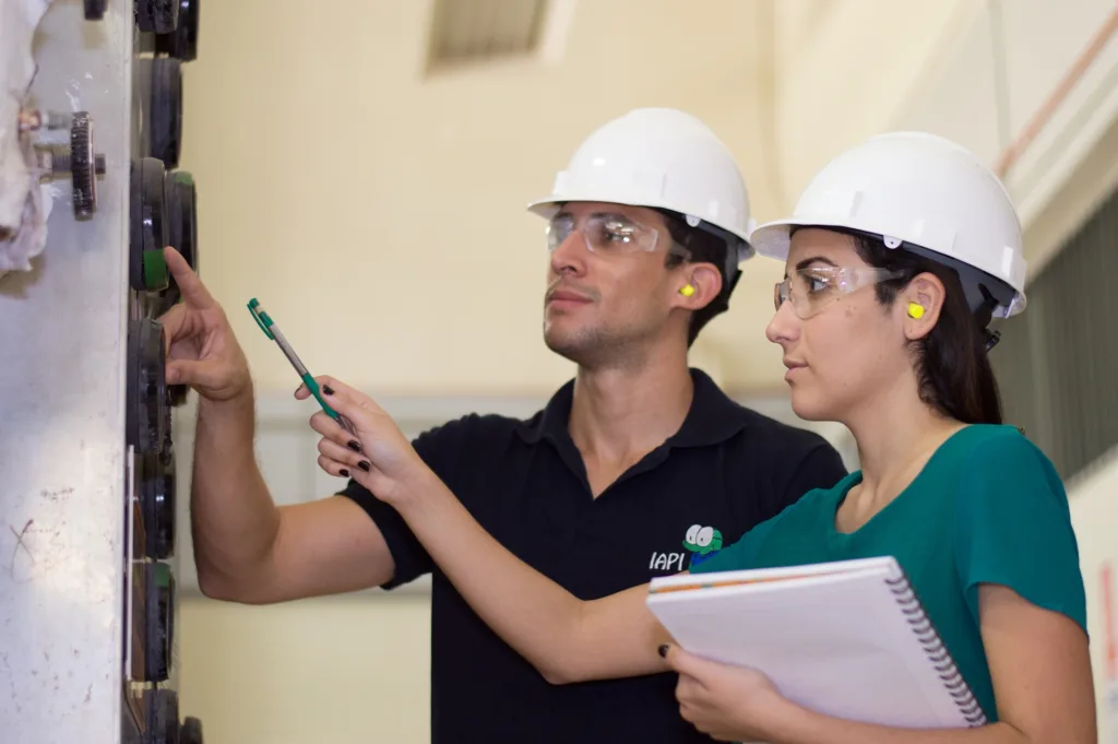 Metade das empresas querem contratar mais em 2019