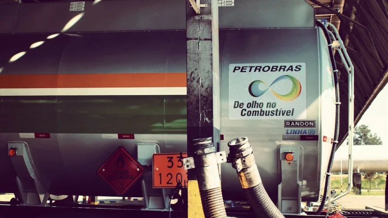 Petrobras aumentará preço de venda da gasolina para refinarias amanhã