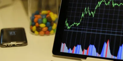 Ibovespa cai mais de 1% com incertezas nas contas públicas