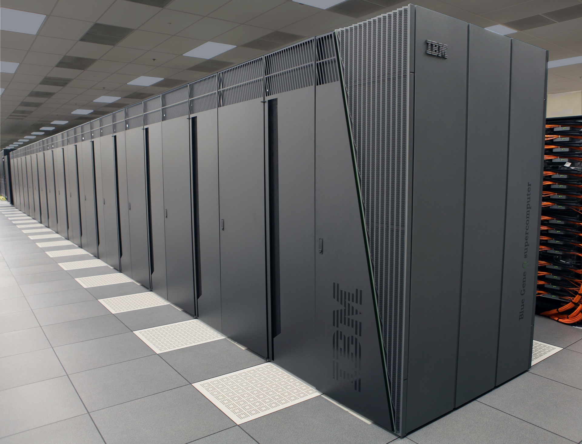 IBM compra fabricante de software de nuvem por 34 bilhões de dólares