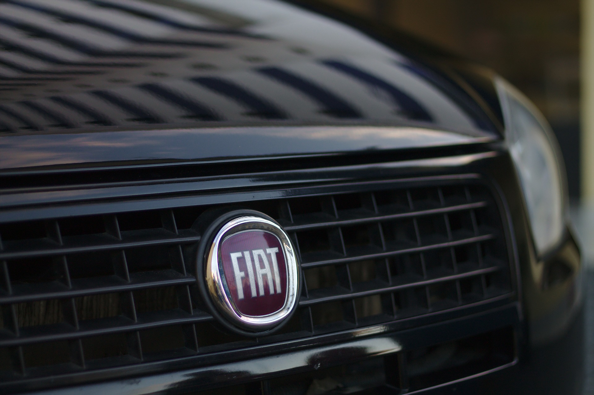 Fiat Chrysler apresenta projeto de fusão à Renault