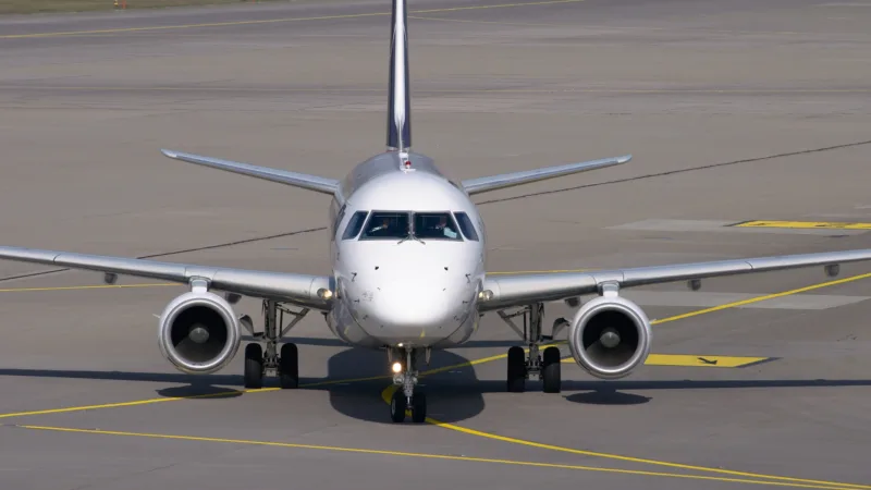 Embraer (EMBR3) e Boeing: acordo proibia desistência em caso de crise