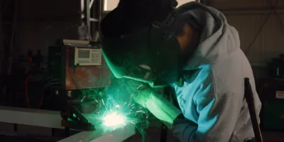 Indústria brasileira apresenta alta no índice PMI de novembro