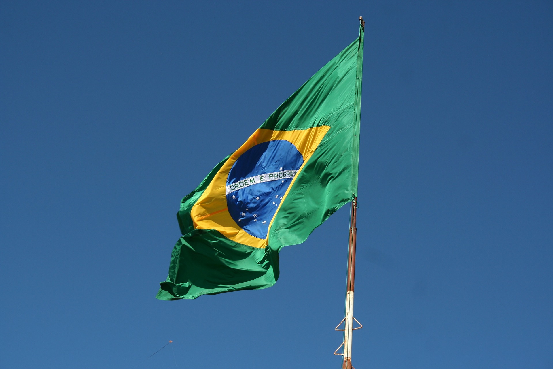 Risco-Brasil recua ao mesmo patamar de 2013