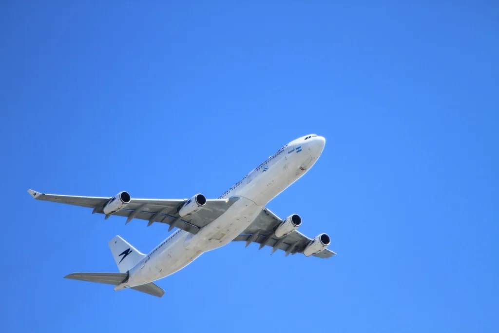 O diretor geral da IATA apontou que as companhias aéreas precisarão de aproximadamente US$ 70 bi a US$ 80 bi em ajuda adicional.