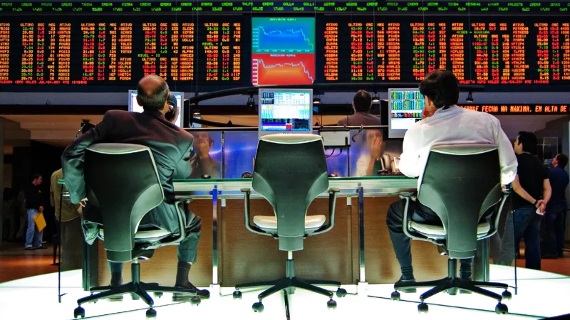 Ibovespa abre sexta-feira com alta de +0,36%; dólar cai para R$ 3,68