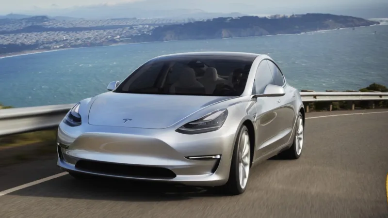 Tesla lança novo Model 3 por US$ 45 mil
