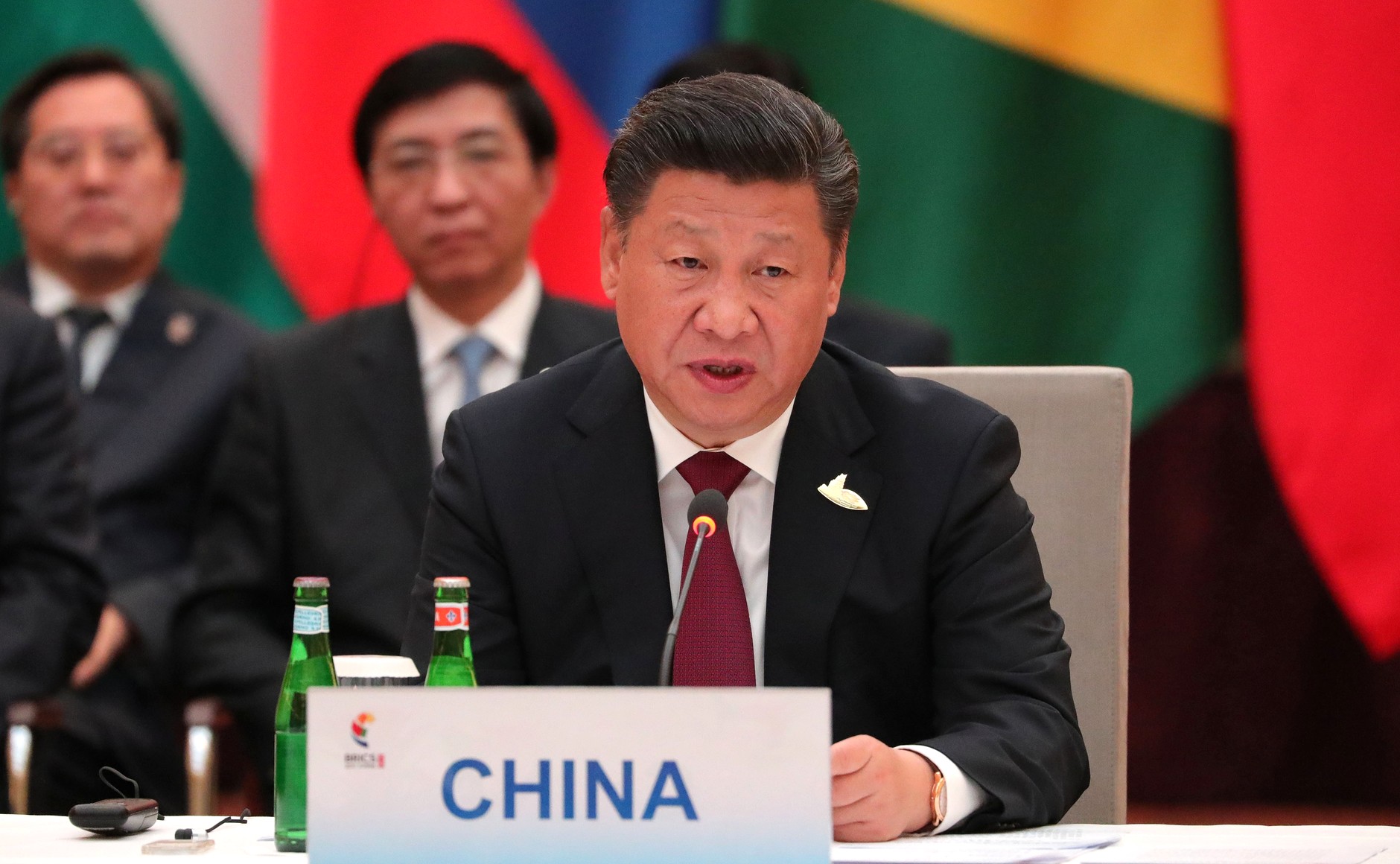 China afirma que guerra não interessa a ninguém e repudia sanções dos EUA