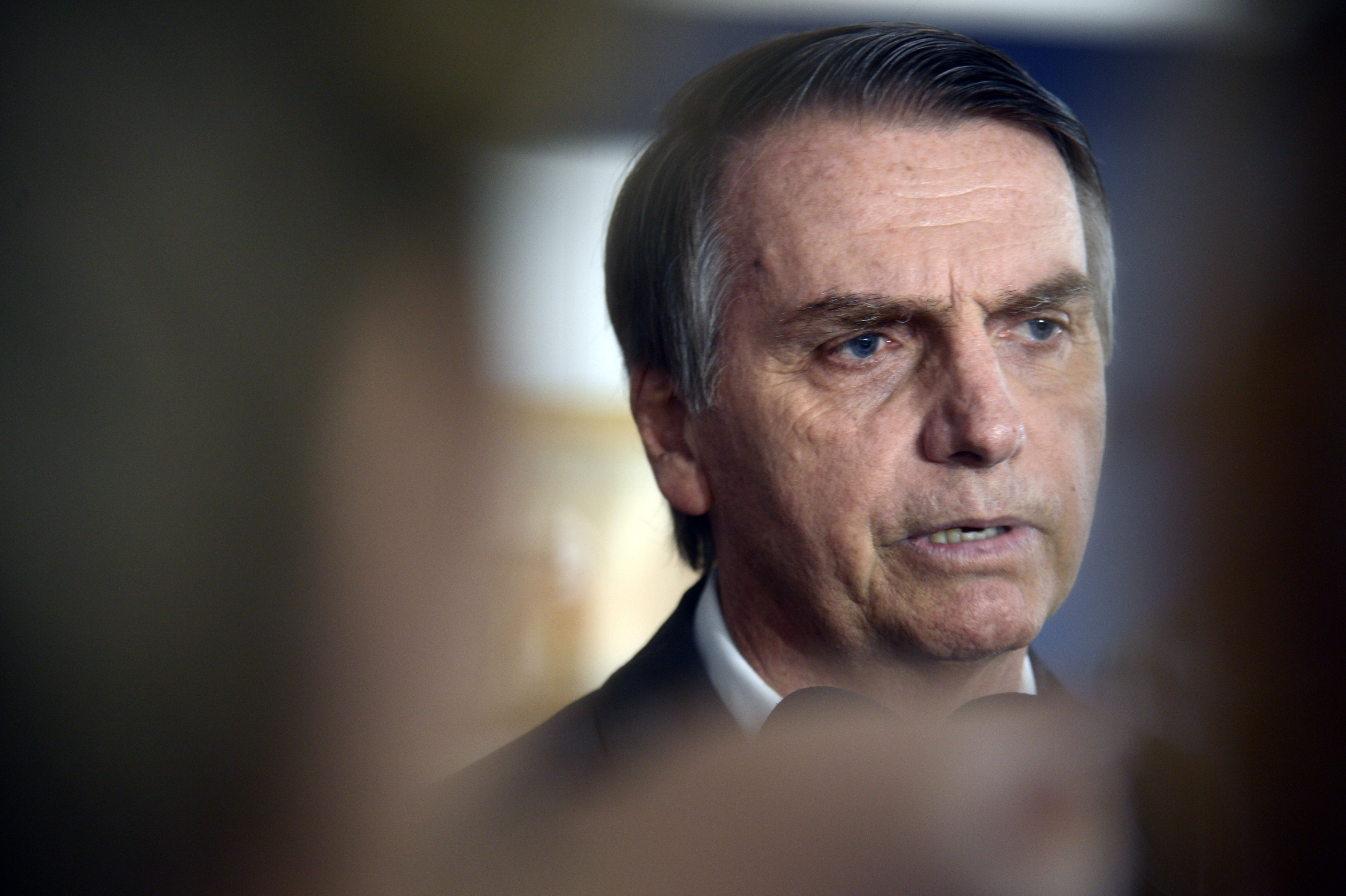 Jair Bolsonaro diz que quem relativiza a Lava Jato está contra o Brasil