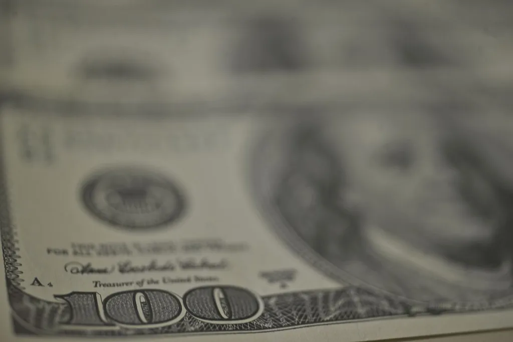 O dólar hoje encerrou na mínima em dois meses