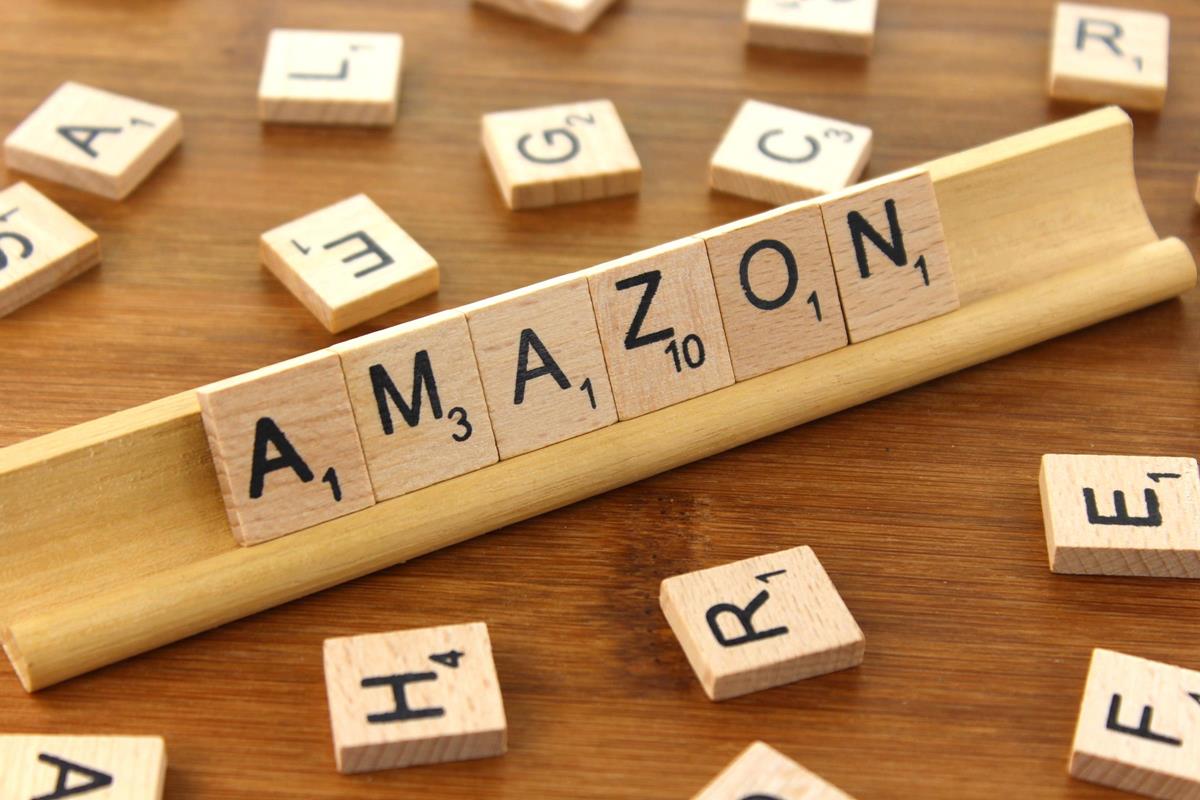 Ações registram alta e valor da Amazon se aproxima de US$ 1 trilhão