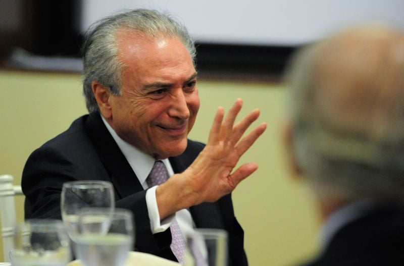 Temer anuncia R$ 3,4 bi em concessões para Bolsonaro