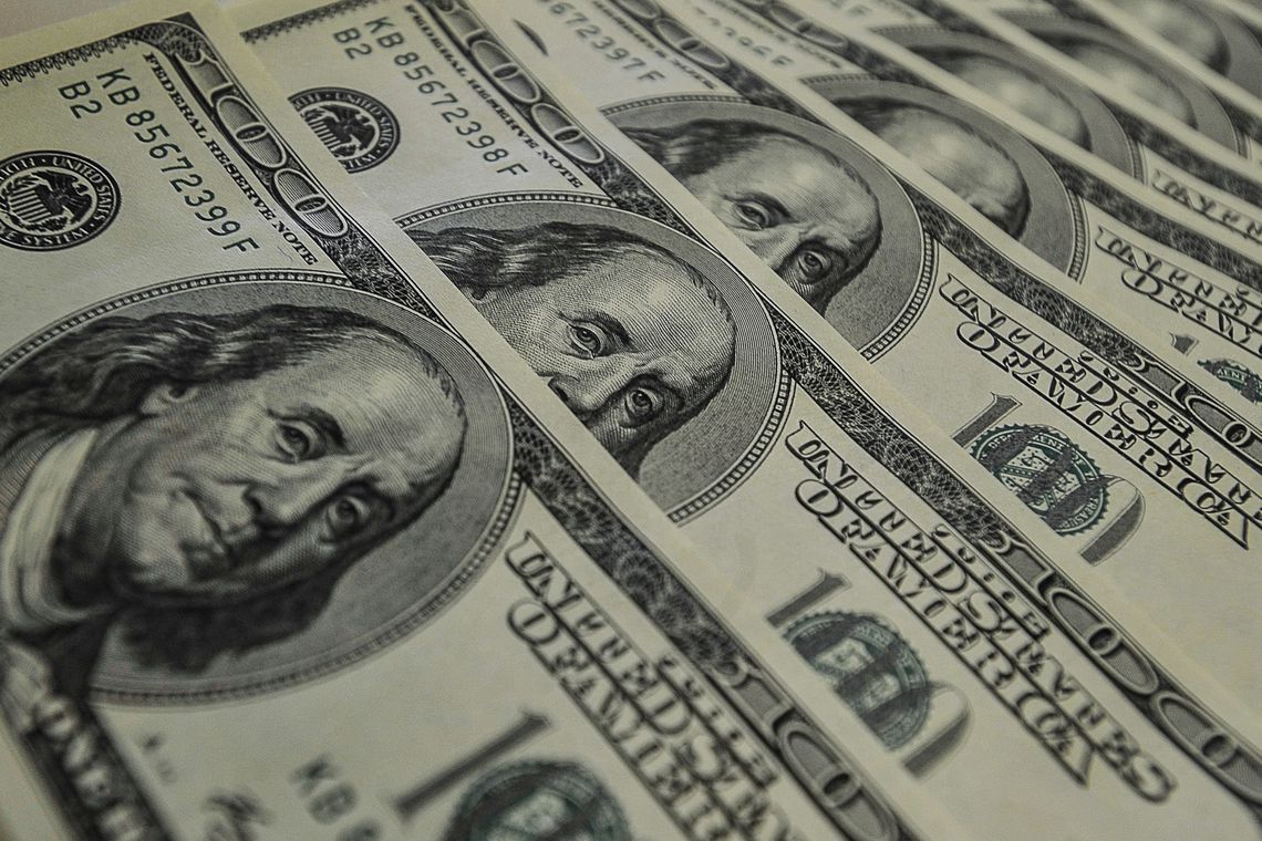 Dólar apresenta leve alta em dia de discurso do chairman do Fed
