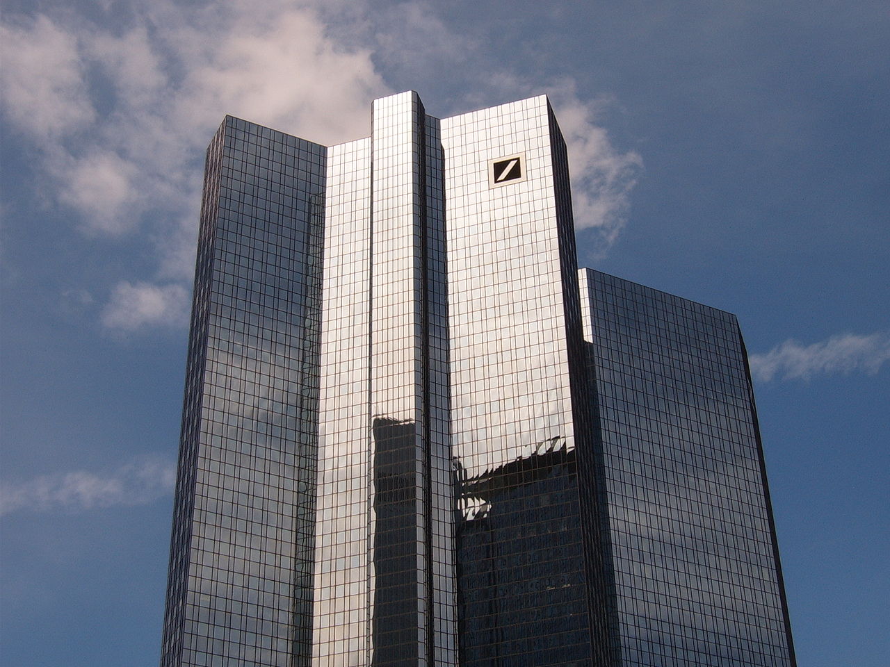 Sede central do Deutsche Bank é alvo de operação policial