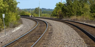 Apesar de controvérsias, Rumo vence leilão de trecho da Ferrovia Norte-Sul