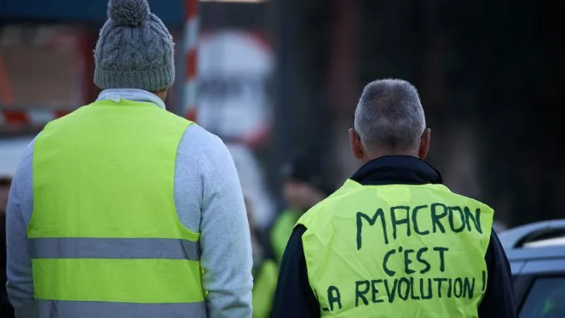 Protestos dos “coletes amarelos” acabam em confrontos em Paris