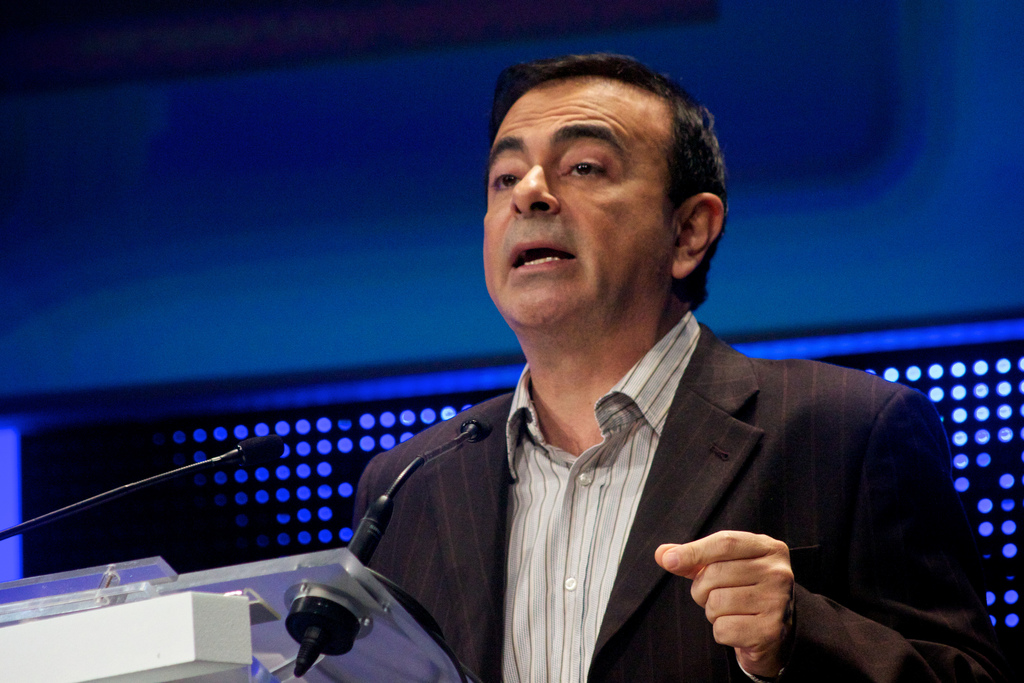 Carlos Ghosn, ex-presidente da Nissan, nega as acusações de fraude