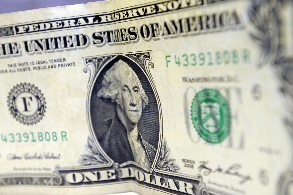 Dólar tem alta de 0,132% e fecha negociado a R$ 3,8542