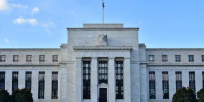 Fed continuará a elevar juros, diz Goldman Sachs