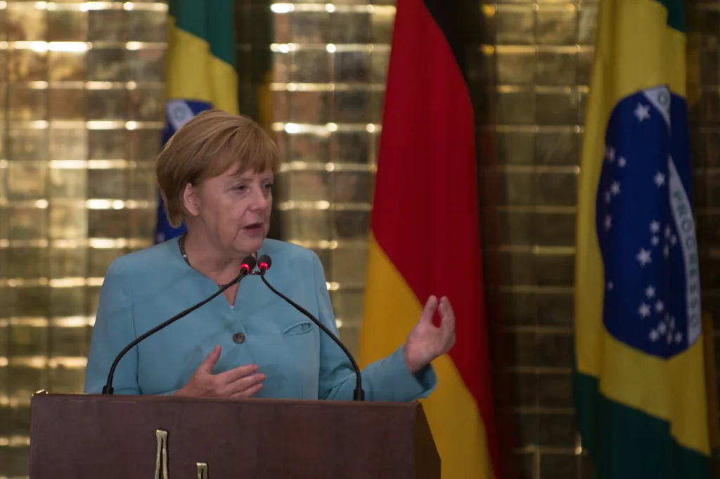 Merkel pressionou líderes das províncias para medidas restritivas após país aumentar casos diários drasticamente nas últimas semanas