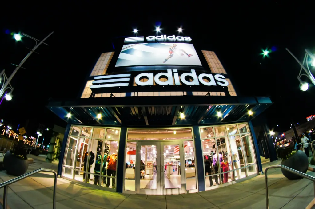 coronavírus - Adidas