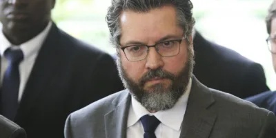 Saída do Mercosul é uma possibilidade para o Brasil, diz Araújo