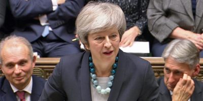 Brexit leva Theresa May a enfrentar voto de desconfiança no Parlamento