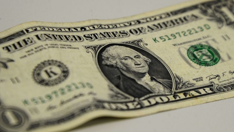 Dólar sobe pela terceira vez seguida e é cotado a R$ 3,875