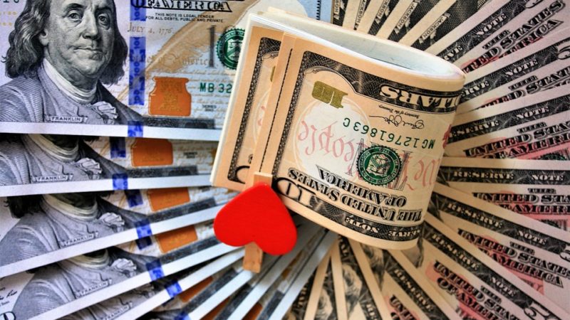Boletim Focus reduz fechamento do dólar em 2019 a R$ 3,75