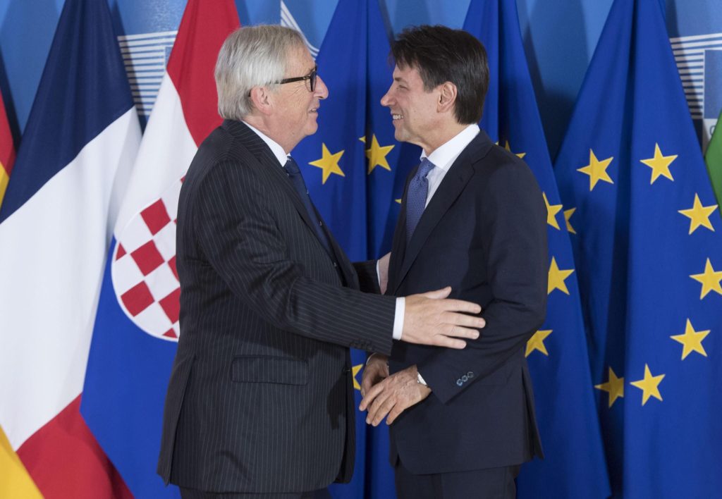 Junker e Conte na sede da Comissão Europeia em Bruxelas