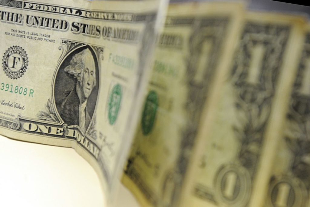 Dólar encerra em alta de 0,58%, cotado em R$ 4,24