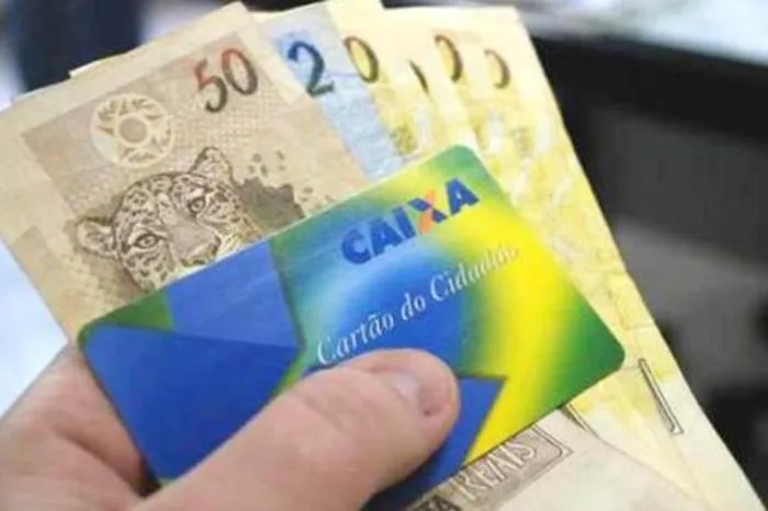 Governo decide antecipar prazo final de saque do abono salarial