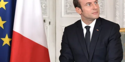 Macron reage aos coletes amarelos e anuncia aumento do salário mínimo