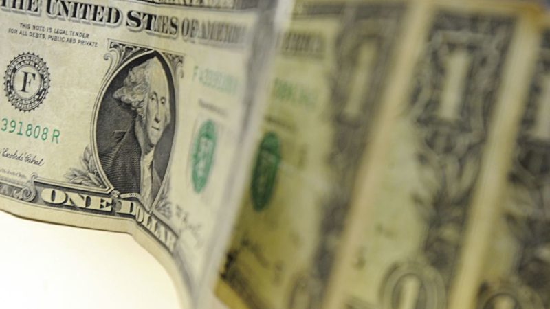 Dólar segue exterior e fecha em alta nesta quarta-feira